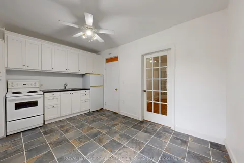 196 Markham Street, ON M6J 2G6