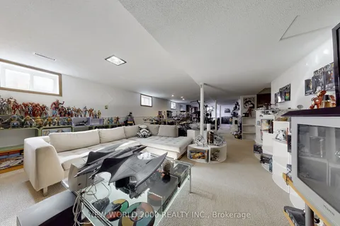 17 Squirewood Road, ON M2J 4T2