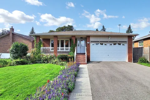 17 Squirewood Road, ON M2J 4T2