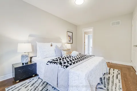 206 Hollywood Avenue, ON M2N 3K6