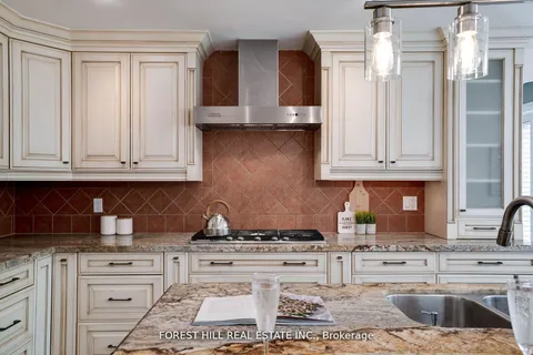 244 Waterloo Avenue, ON M3H 3Z4