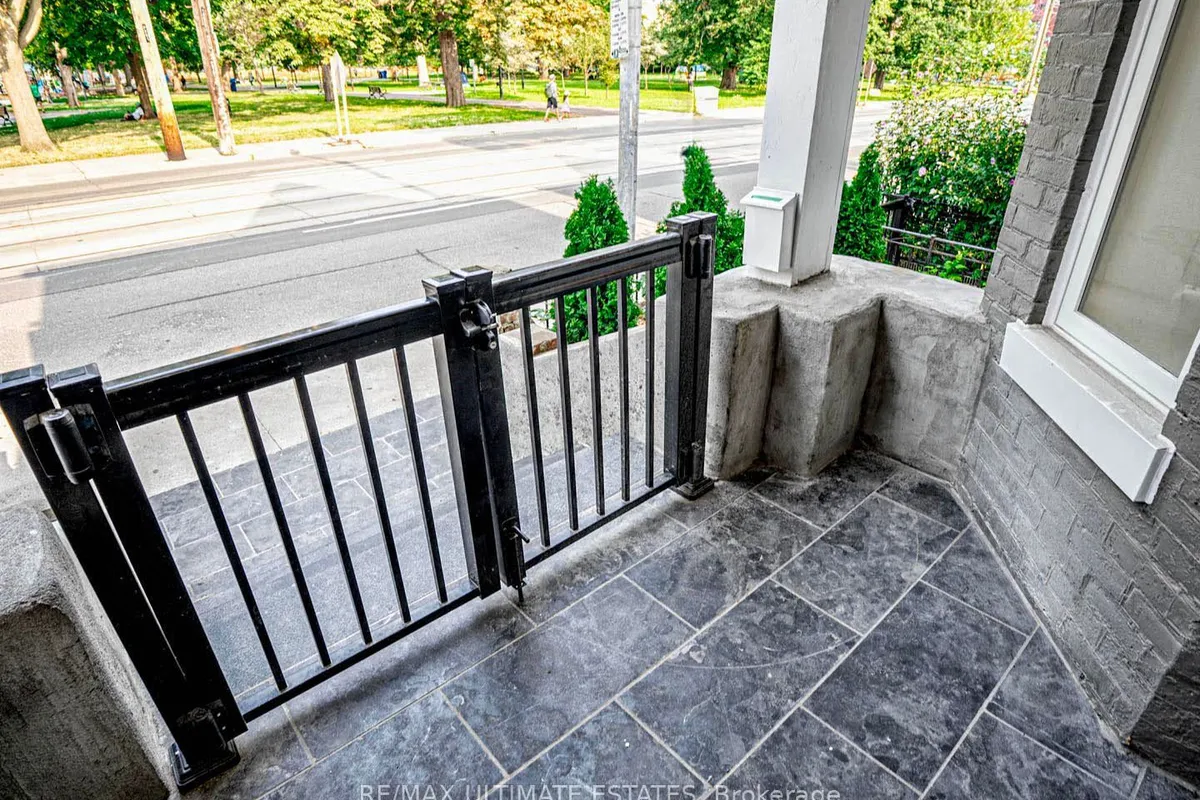 290 Bathurst Street, ON M5T 2S3