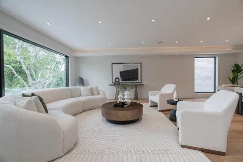 207 Newton Drive, ON M2M 2P2