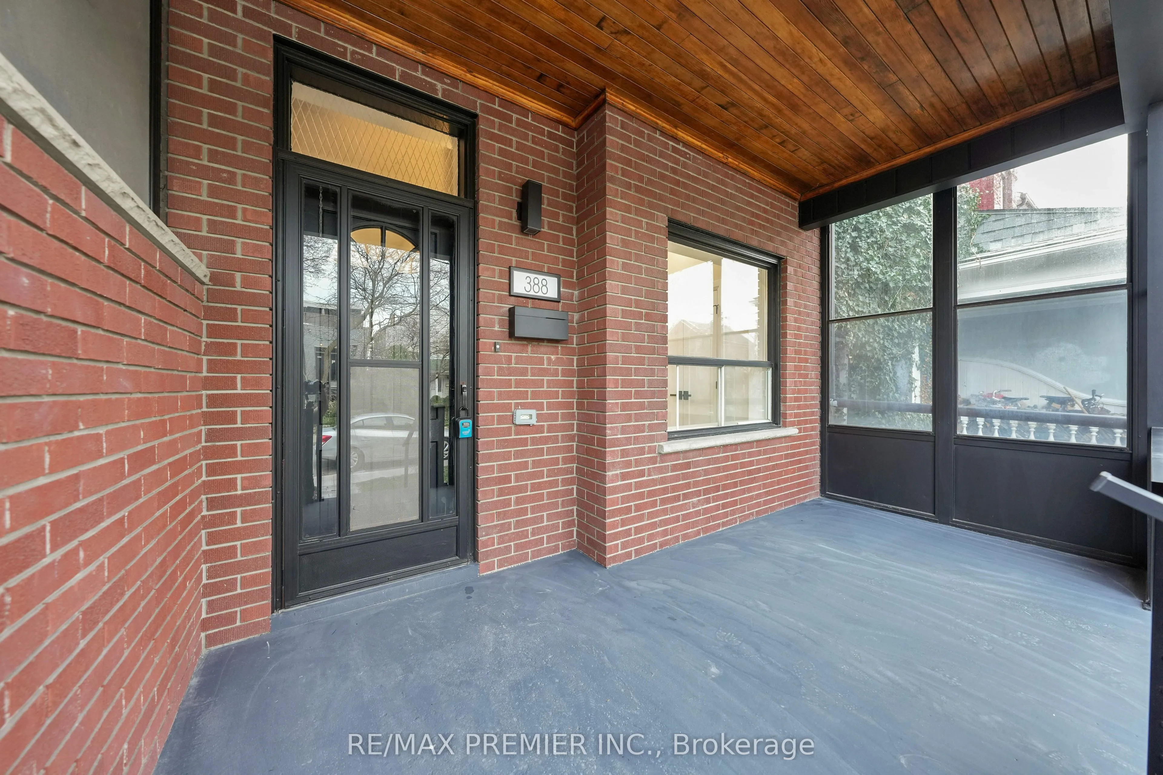 388 Crawford Street, ON M6J 2V9