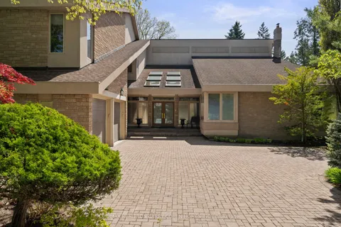 19 Vernham Avenue, ON M2L 2B1