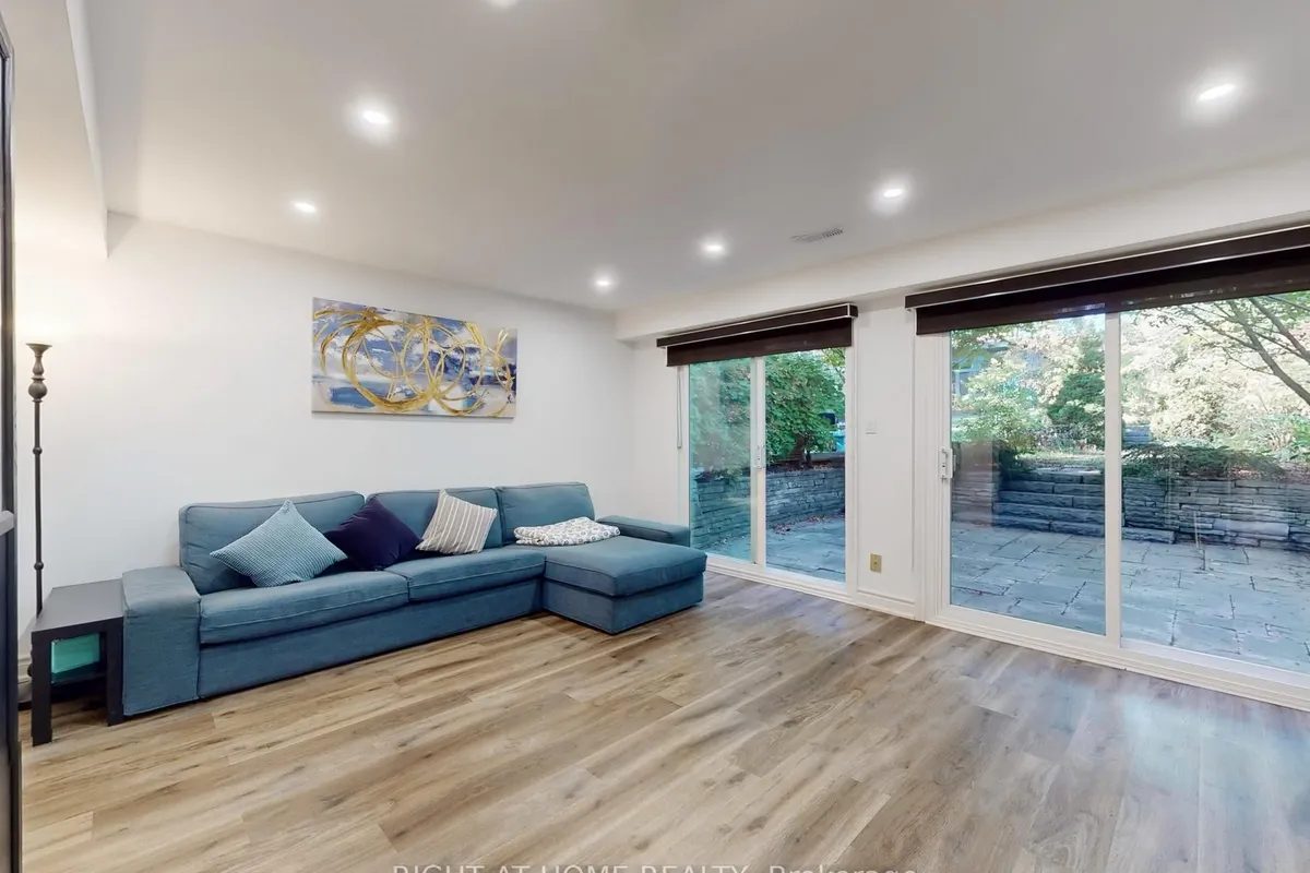 218 Erskine Avenue, ON M4P 1Z4