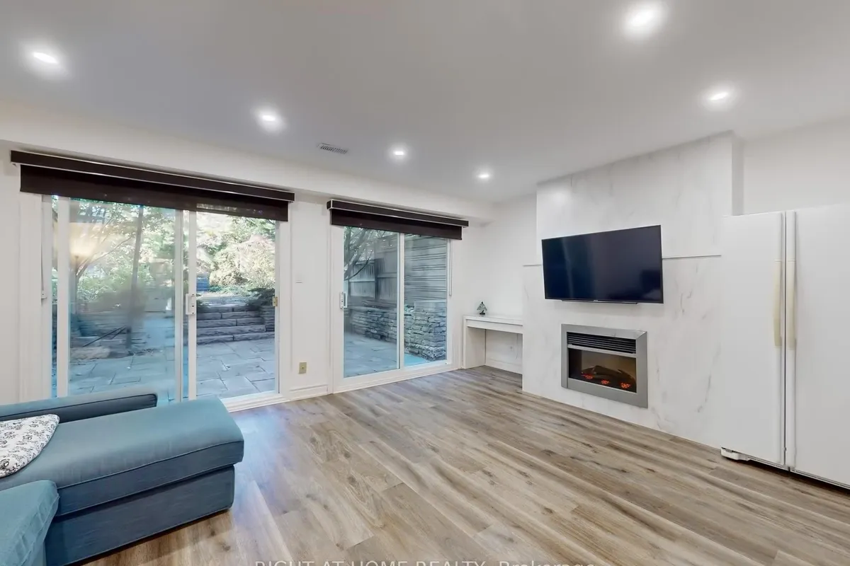 218 Erskine Avenue, ON M4P 1Z4