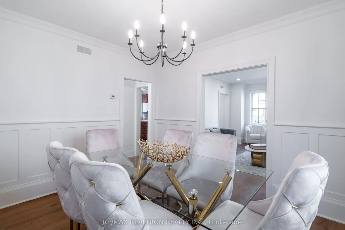 111 Sutherland Drive, ON M4G 1H8