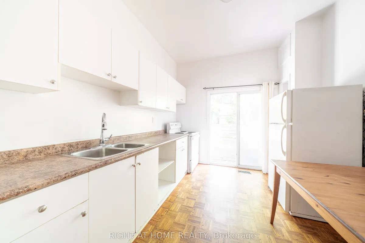 1059 Bathurst Street, ON M5R 3G8