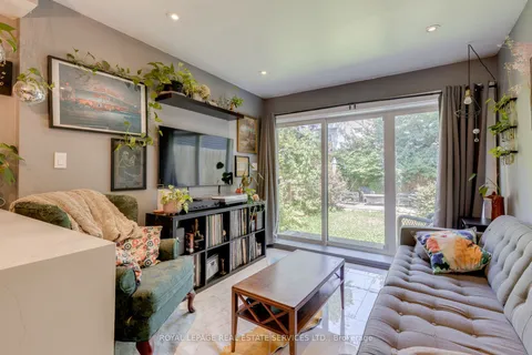 10 Follis Avenue, ON M6G 1S3