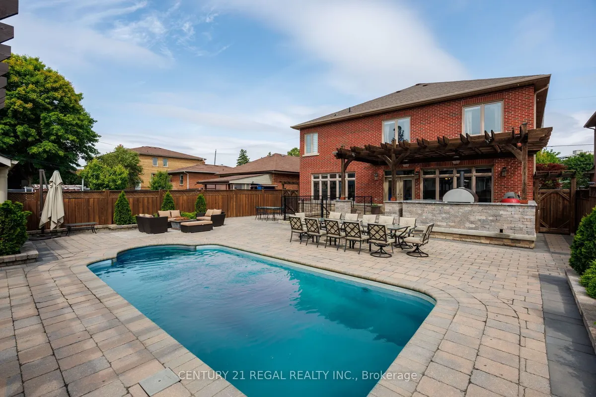 127 Sultana Avenue, ON M6A 1T6