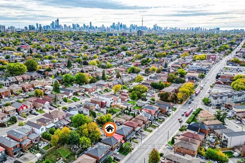 2169 Dufferin Street, ON M6E 3R9