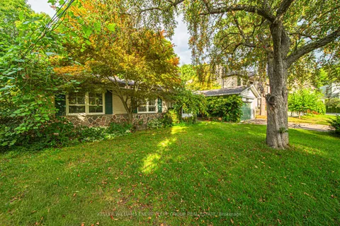 15 Artinger Court, ON M3B 1J9