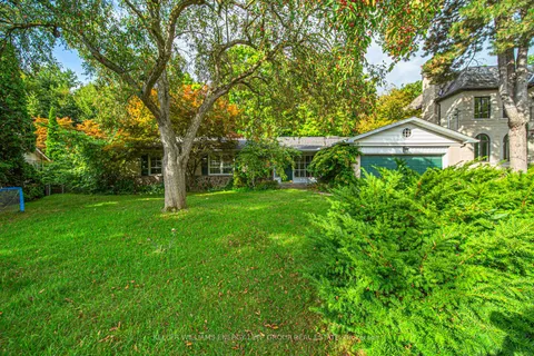 15 Artinger Court, ON M3B 1J9