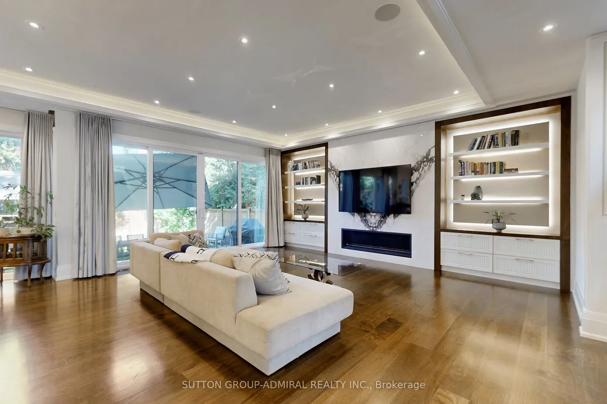 276 Strathallan Wood, ON M5N 1T6