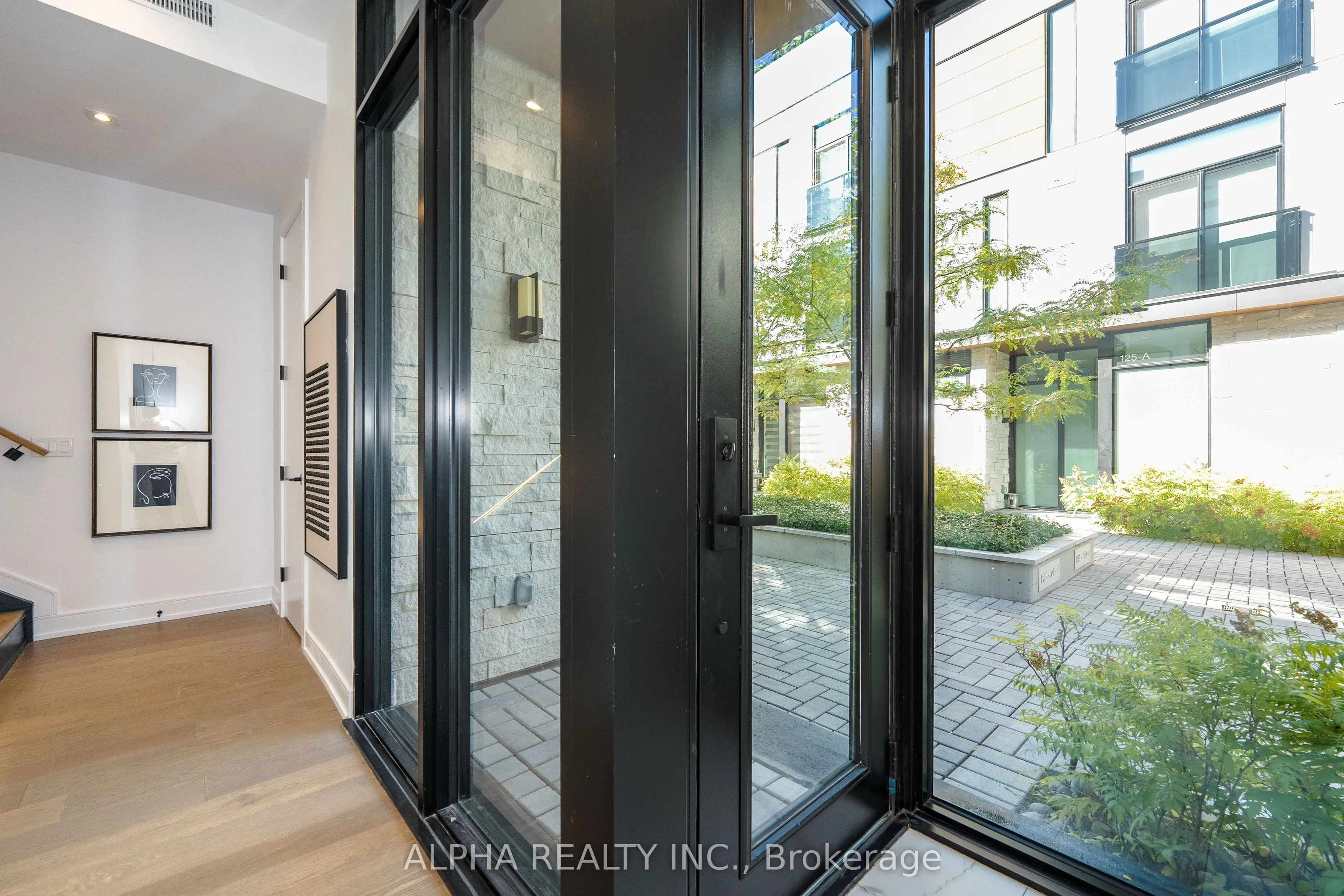 123A Roselawn Avenue, ON M4R 1E7