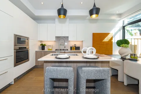 123A Roselawn Avenue, ON M4R 1E7