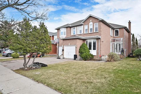 5 Jardin Hill Court, ON M2H 3R8