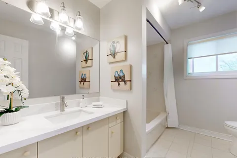 5 Jardin Hill Court, ON M2H 3R8