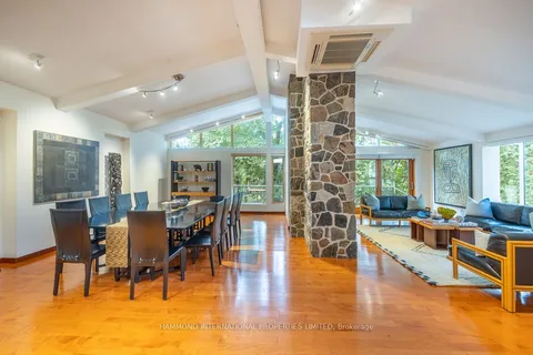 3 Bluejay Place, ON M3B 1V8