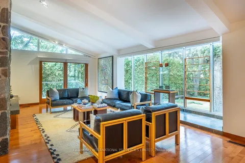 3 Bluejay Place, ON M3B 1V8