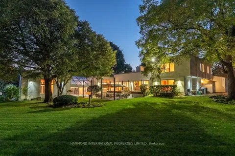 3 Bluejay Place, ON M3B 1V8