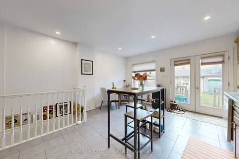 515 Ossington Avenue, ON M6G 3T3