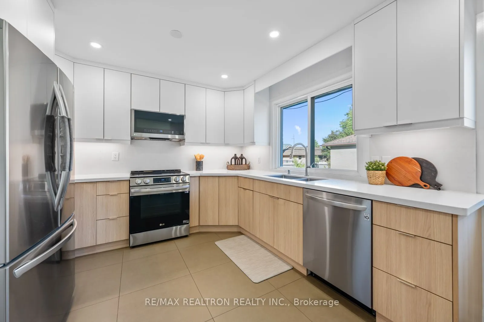 11 Artreeva Drive, ON M3H 4T6