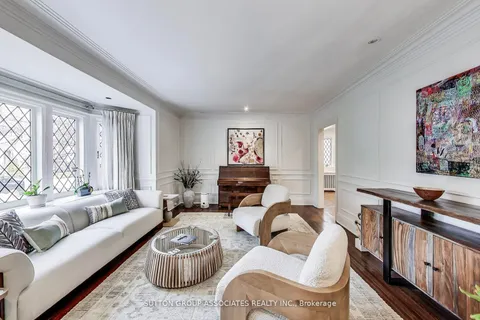 202 Forest Hill Road, ON M5P 2N4