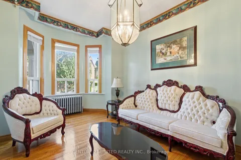 226 Palmerston Avenue, ON M6J 2J4