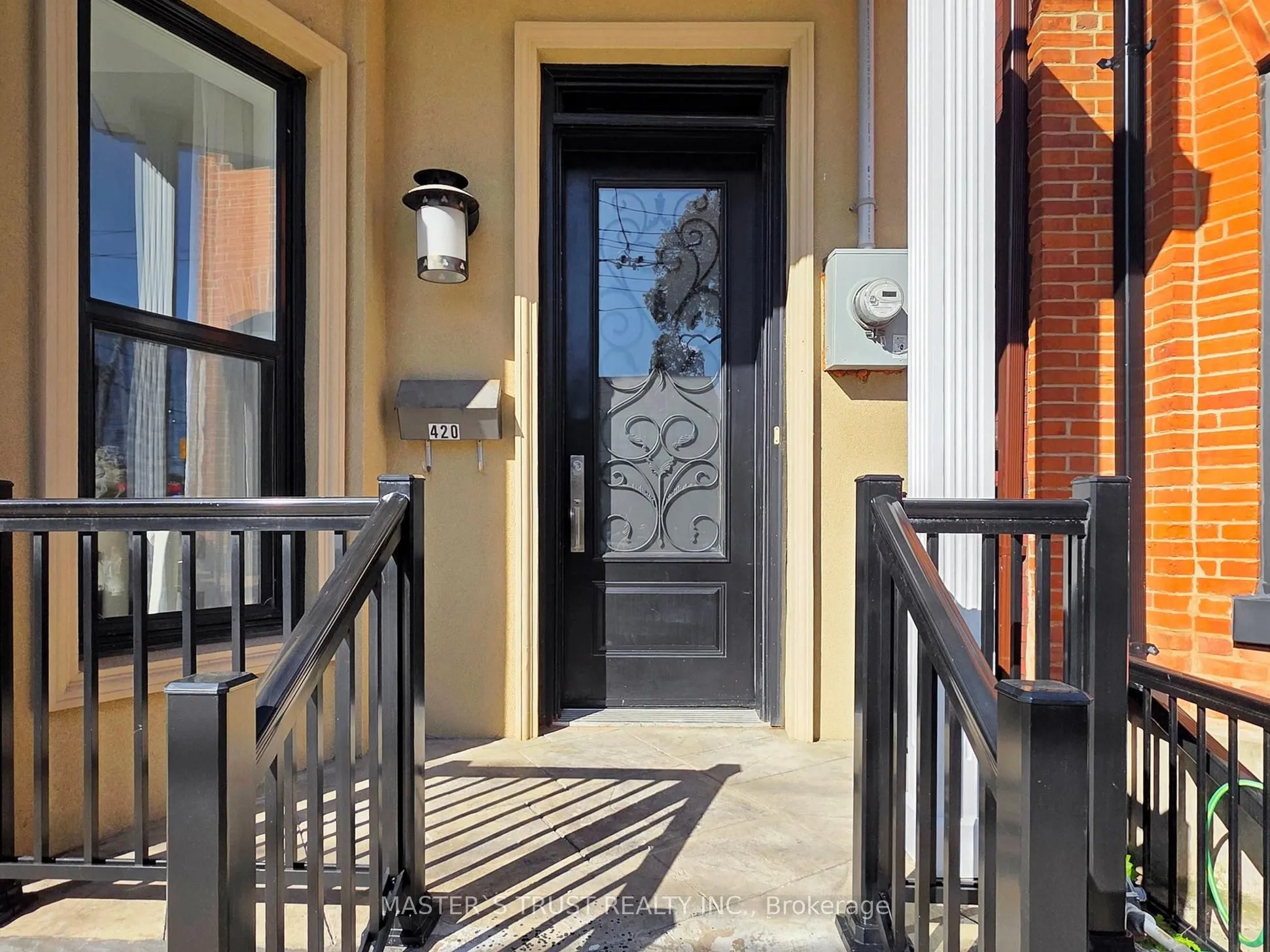 420 ossington Avenue, ON M6J 3A7