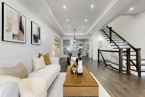 420 ossington Avenue, ON M6J 3A7