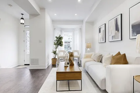 420 ossington Avenue, ON M6J 3A7