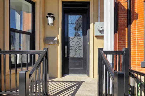 420 ossington Avenue, ON M6J 3A7