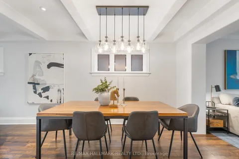 176 Melrose Avenue, ON M5M 1Z1