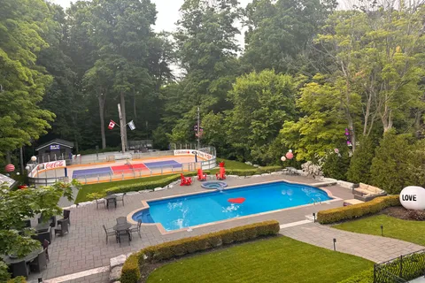 180 Sandringham Drive, ON M3H 1E3