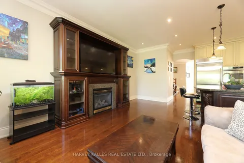 370 Douglas Avenue, ON M5M 1H4