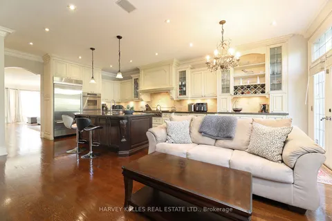 370 Douglas Avenue, ON M5M 1H4