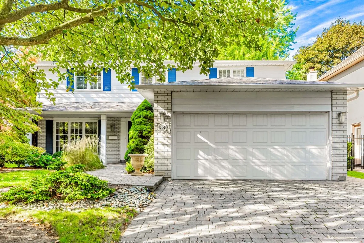 88 Ames Circle, ON M3B 3C1