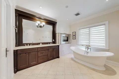 1B Carluke Crescent, ON M2L 2H7