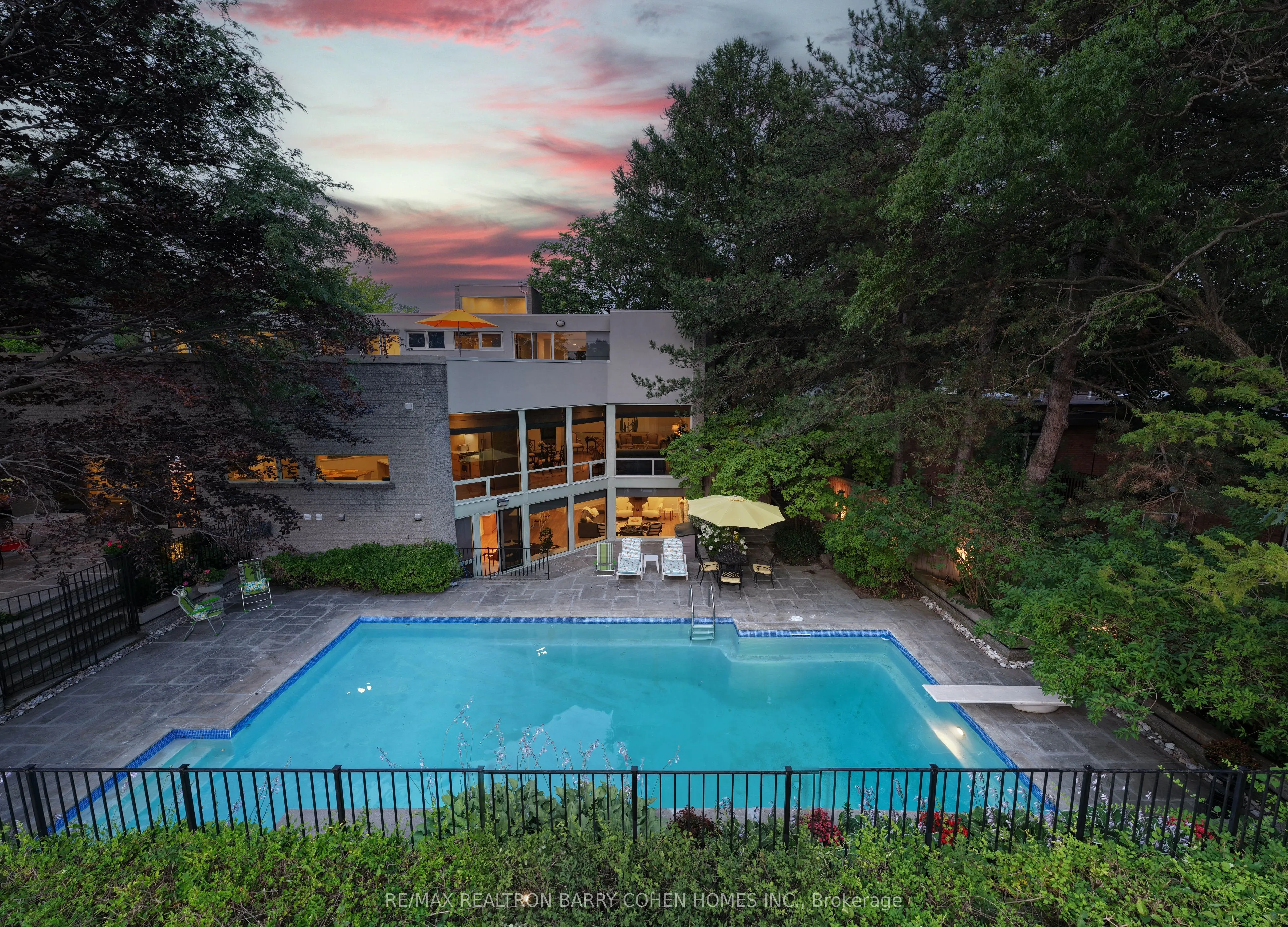 10 Penwood Crescent, ON M3B 2B9