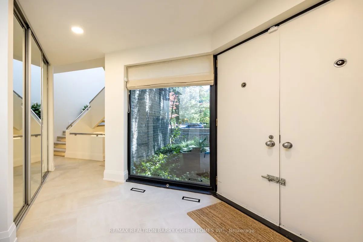 10 Penwood Crescent, ON M3B 2B9