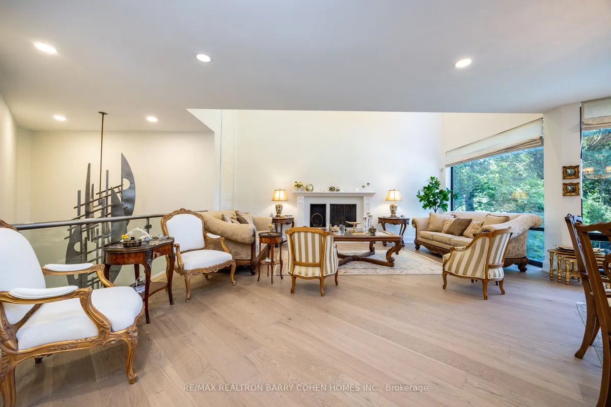 10 Penwood Crescent, ON M3B 2B9