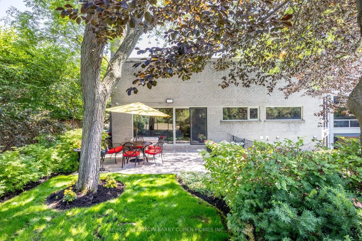 10 Penwood Crescent, ON M3B 2B9