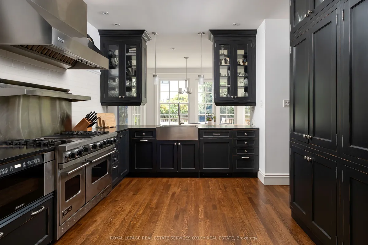 7 Binscarth Road, ON M4W 1Y2