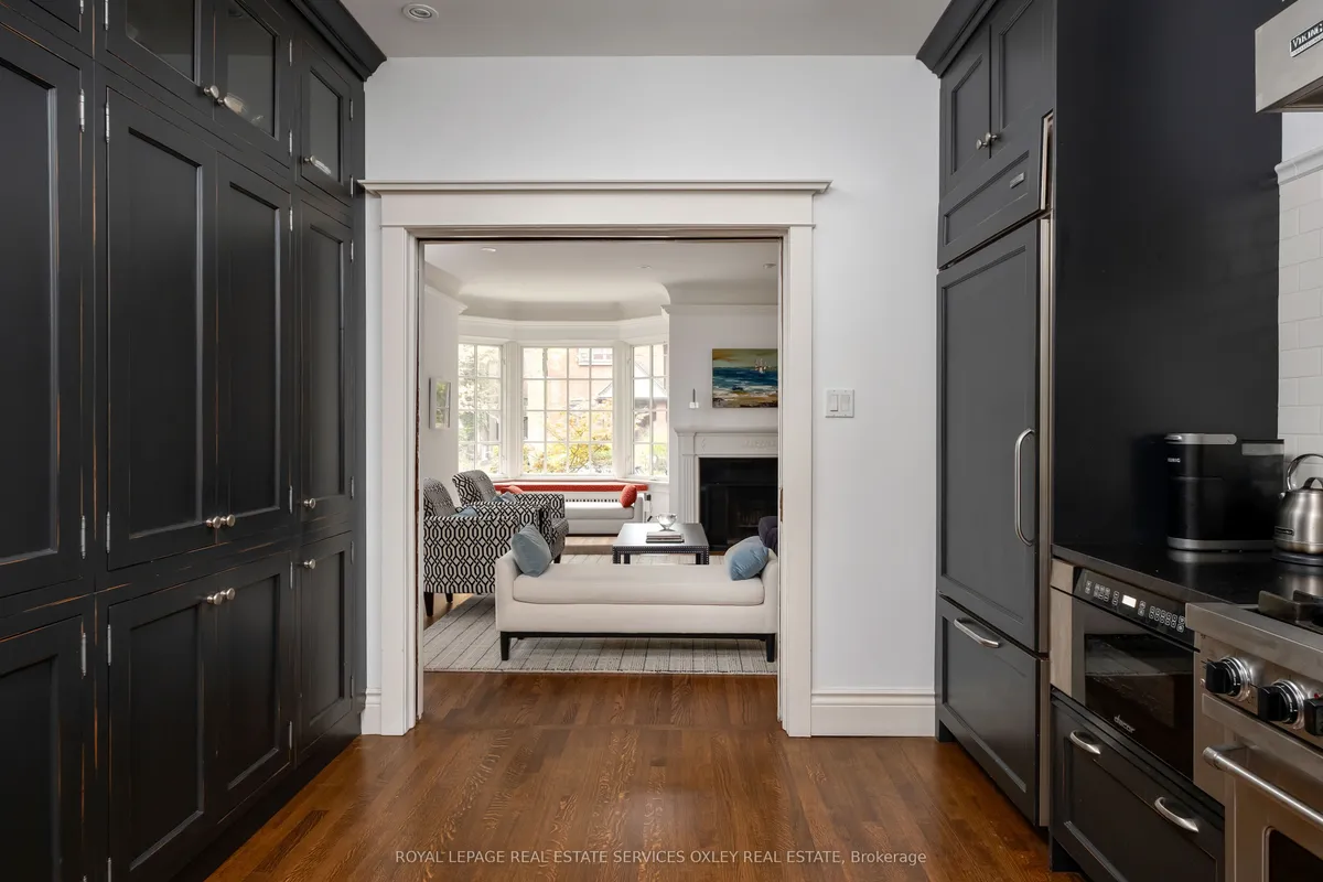 7 Binscarth Road, ON M4W 1Y2