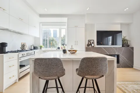 1 Flax Field Lane, ON M2N 0L5