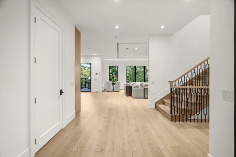 165 Leacrest Road, ON M4G 1E7