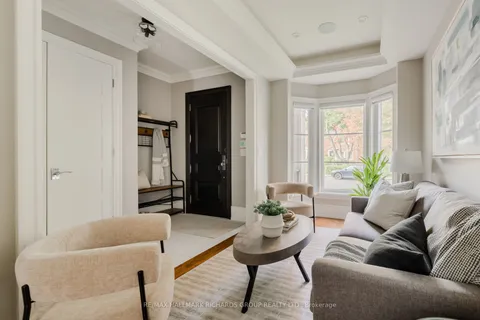 77 Randolph Road, ON M4G 3S1