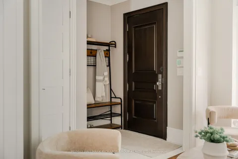 77 Randolph Road, ON M4G 3S1